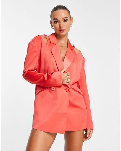 Annorlunda Vestito blazer con spalle larghe color corallo granatina con cut-out - Rosso
