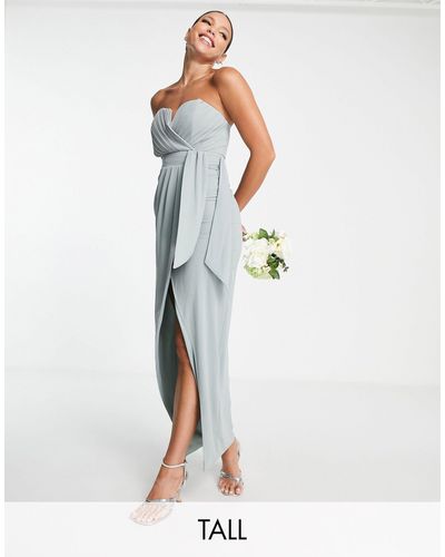 TFNC London – bridesmaid – exklusives, trägerloses midaxi-wickelkleid mit plissiertem detail - Weiß