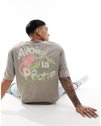ASOS T-shirt oversize con stampa di pesca sul retro - Marrone