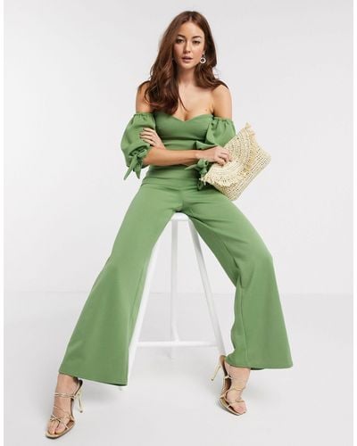 True Violet Esclusiva - Tuta jumpsuit verde con scollo Bardot e maniche a palloncino