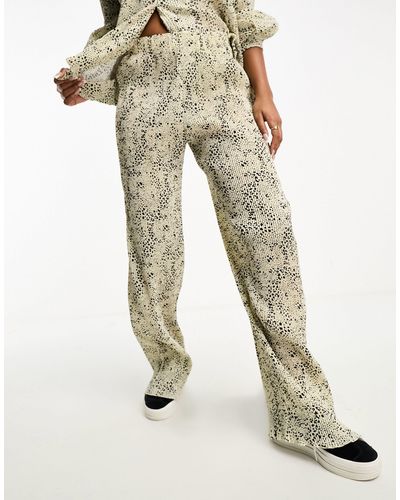 In The Style Pantaloni plissé a fondo ampio con stampa pitonata - Neutro
