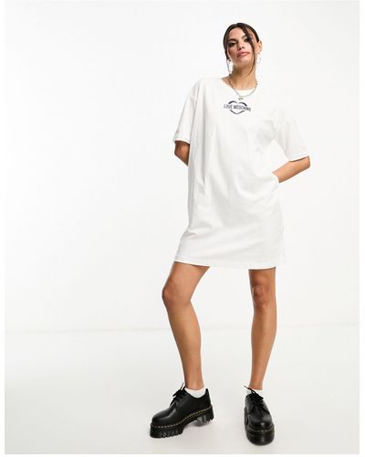 Love Moschino Vestido estilo camiseta con logo - Blanco
