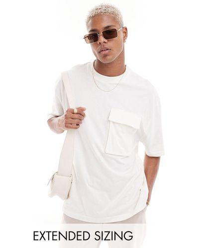 ASOS T-shirt oversize écru con tasca sul davanti - Bianco
