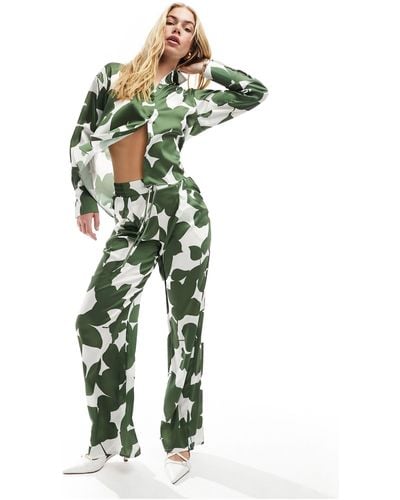 Style Cheat Pantalon large d'ensemble en satin - imprimé vert