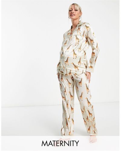 NIGHT Zwangerschapskleding - Pyjamaset Van Satijn Met Giraffenprint En Fluwelen Manchetten - Wit