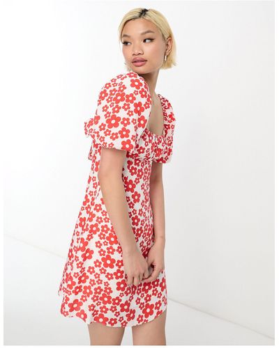 Glamorous Vestido corto rojo amplio con estampado floral, lazada en la espalda y escote cuadrado - Blanco