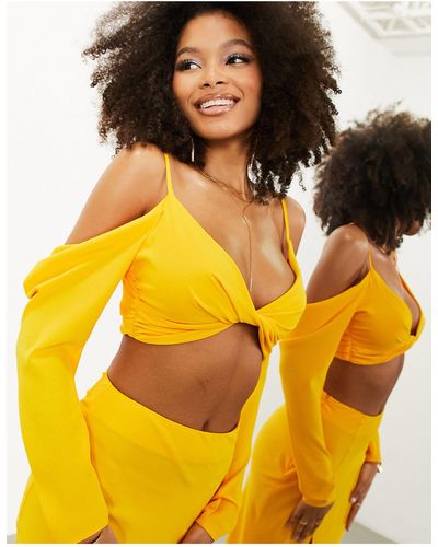 ASOS Crop top manches longues à épaules nues et devant torsadé - Orange