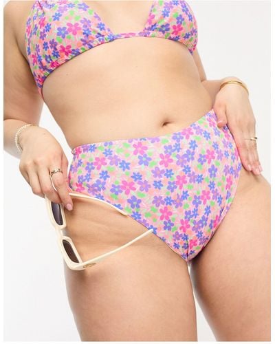 We Are We Wear Plus – sonia – bikinislip mit hohem bund und retro-blumenprint - Pink