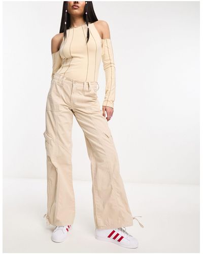 Reclaimed (vintage) Pantalon cargo slim évasée style années 2000 - beige - Neutre