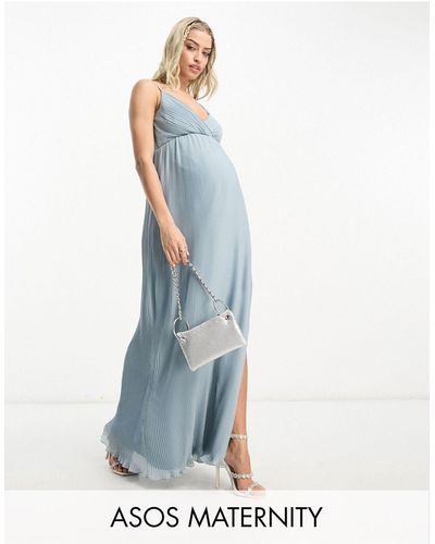 ASOS Asos design maternity – exclusive – plissiertes maxi-wickelkleid aus chiffon mit trägern - Weiß