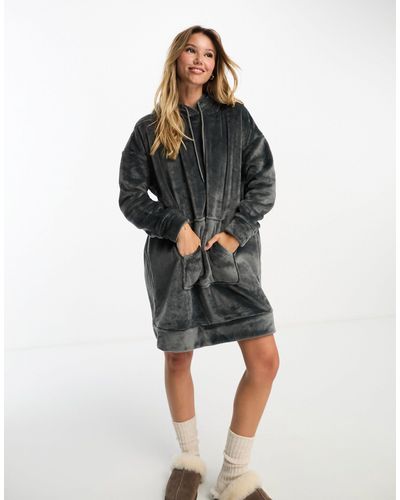 ASOS – lounge-kleid aus superweichem fleece - Grau