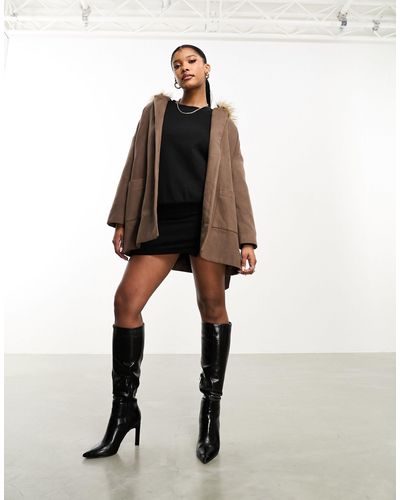 Threadbare Callie - cappotto elegante taglio corto con cintura e cappuccio con finiture - Marrone
