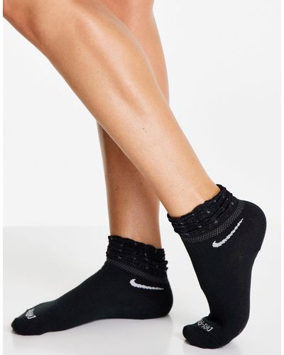 Nike – everyday – knöchelsocken mit rüschen - Schwarz