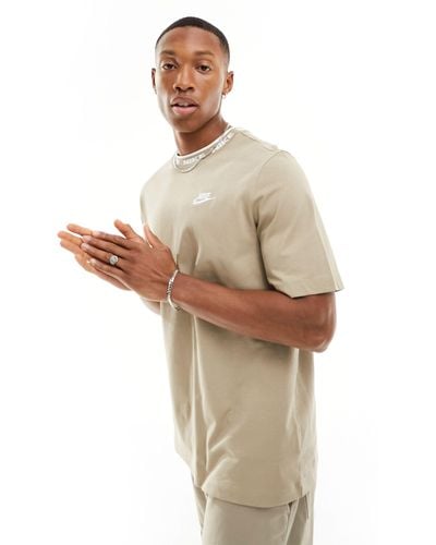 Nike Club - t-shirt à encolure griffée - beige - Neutre