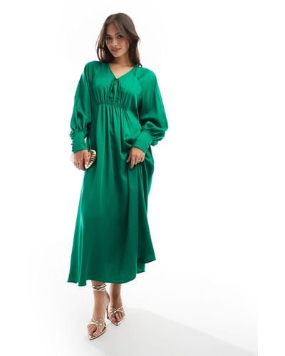 & Other Stories Maxi Dress With Tie Front V-neckline And Long Sleeves - Green