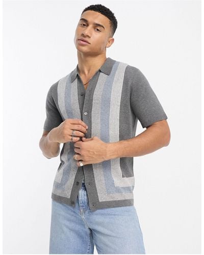 Abercrombie & Fitch – polohemd aus em strick mit modernem, klassischem muster und knopfleiste - Weiß