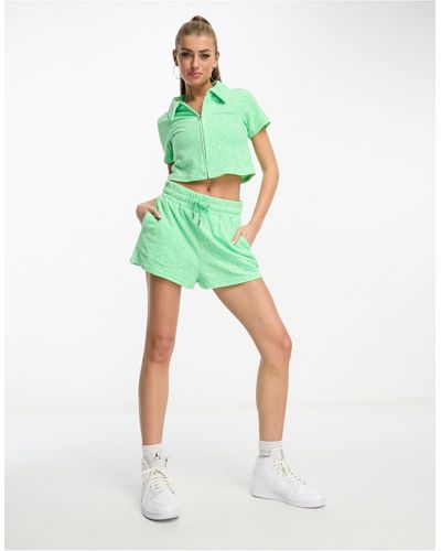 Juicy Couture Short d'ensemble en tissu éponge à monogramme - Vert