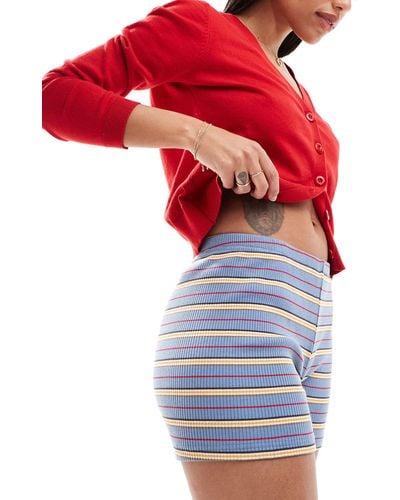 Daisy Street Ribbed Mid Rise Fitted Shorts - Red