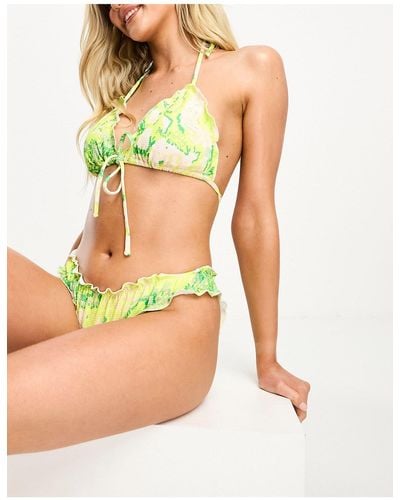 Vero Moda Top bikini annodato sul davanti con volant e stampa pitonata color verde lime - Giallo