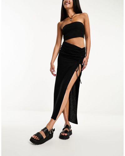 Bershka Gonna midi nera arricciata - Nero