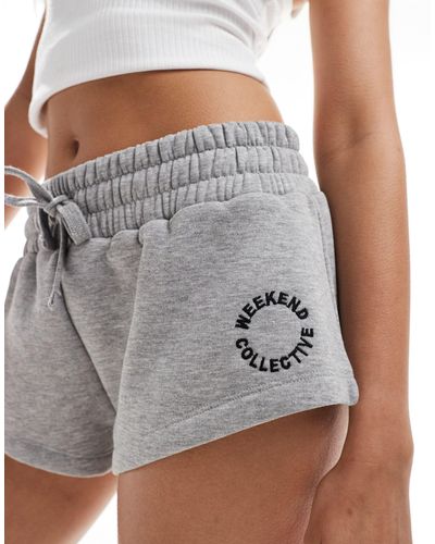 ASOS Asos – weekend collective – micro-shorts aus jersey - Grau