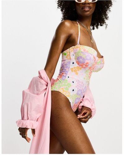 ASOS – fuller bust – badeanzug mit bügel-körbchen und pastell-blumenmuster - Pink