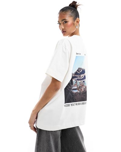 The Couture Club T-shirt sporco con stampa fotografica sul retro - Bianco