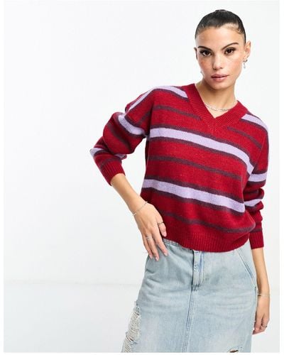 Daisy Street Fitted V Neck Jumper - Red