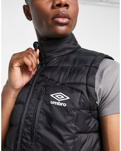 Umbro Fitness - Bodywarmer Met Panelen - Zwart