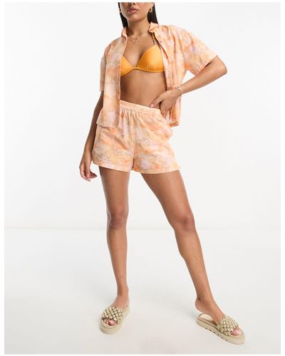 Miss Selfridge Camisa resort naranja con estampado floral tropical - Blanco