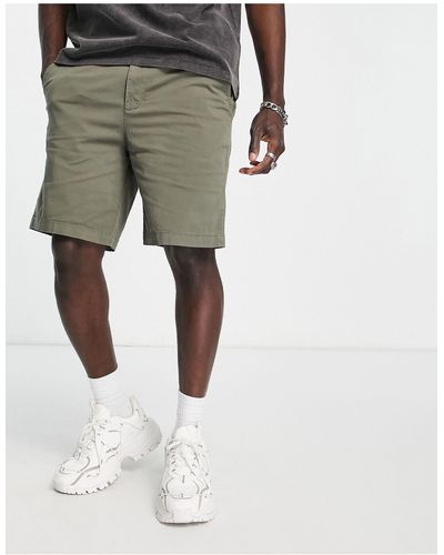 Pull&Bear – locker geschnittene, elastische chino-shorts - Grün