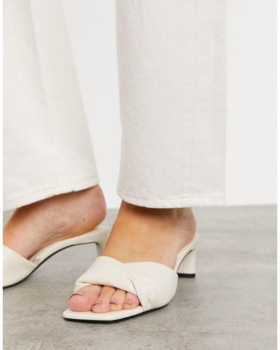 Bershka – gepolsterte sandalen - Mehrfarbig