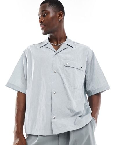 ASOS – kurzärmliges, kastiges oversize-hemd aus nylon - Grau