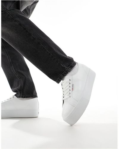 Superga Sneakers bianche con plateau - Bianco
