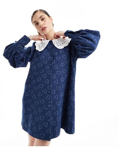 Sister Jane Vestido vaquero corto con cuello estilo babero en contraste y patrón - Azul