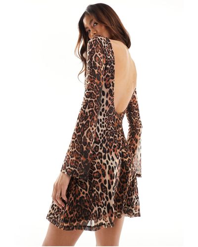 ASOS Robe courte à imprimé léopard avec manche ange et dos échancré - Marron