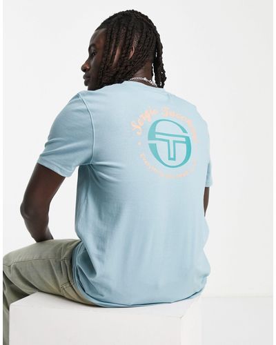 Sergio Tacchini Camiseta con estampado en la espalda "everything you need to win" exclusiva en asos - Azul