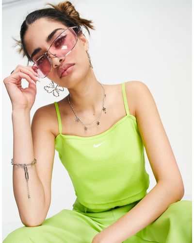 Nike Essentials - débardeur court côtelé à petit logo virgule - atomique - Vert