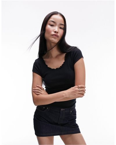 TOPSHOP T-shirt manches courtes en maille pointelle avec bordures ondulées et encolure dégagée - Noir