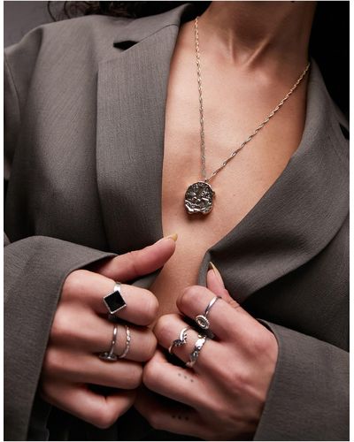 TOPSHOP Doha Round Molten Pendant Necklace - Grey