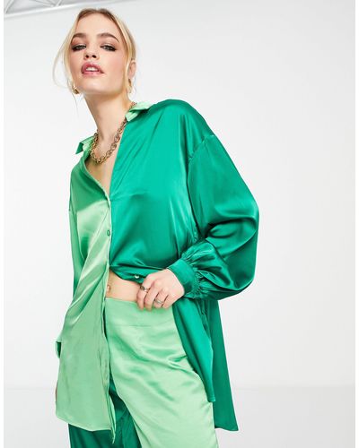 Never Fully Dressed Camisa verde con diseño color block en contraste