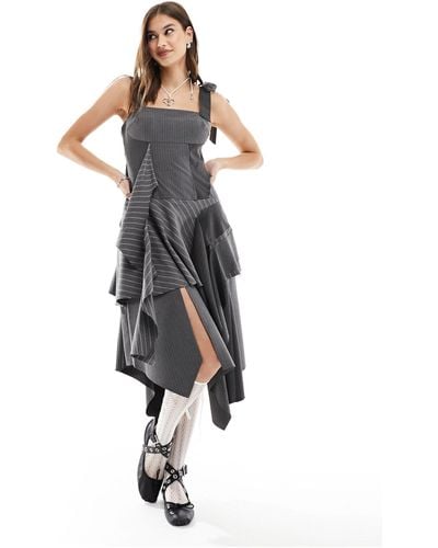 Reclaimed (vintage) Édition limitée - robe mi-longue superposée à fines rayures grises - gris - Multicolore
