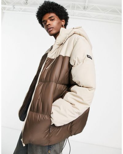 Good For Nothing Trek - Oversized Gewatteerd Puffer Jack Met Capuchon En Kleurvlakken - Naturel