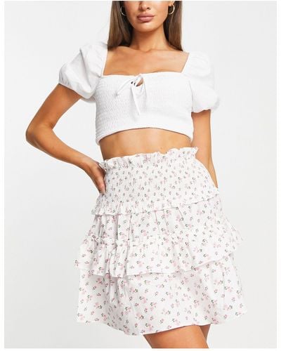 TOPSHOP Mini-jupe froncée à fleurs avec volants - Blanc