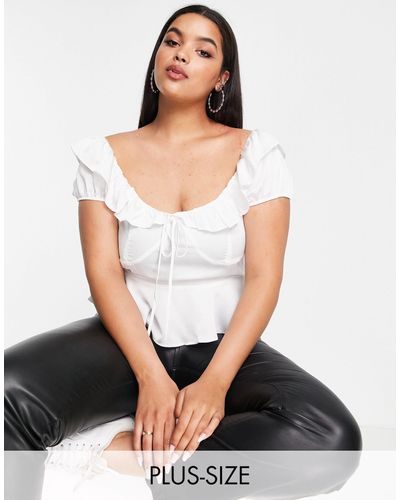 Missguided – e bluse mit rüschendetail und bardot-ausschnitt - Weiß