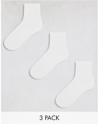 Weekday Bella - confezione da 3 paia di calzini bianchi a coste - Bianco