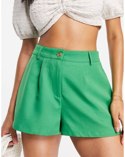 In The Style X Billie Faiers Tailored Shorts - Green