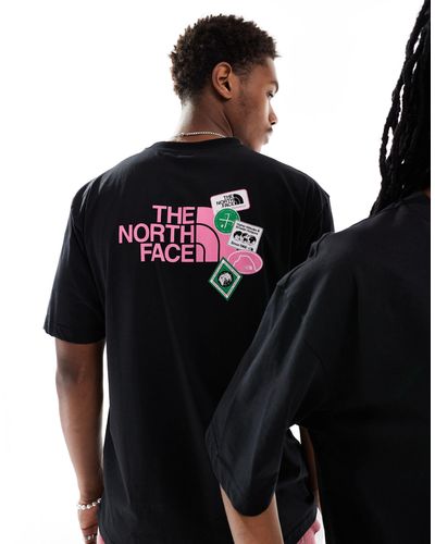 The North Face Camiseta negra extragrande con estampado en la espalda expedition stickers exclusiva en asos - Negro