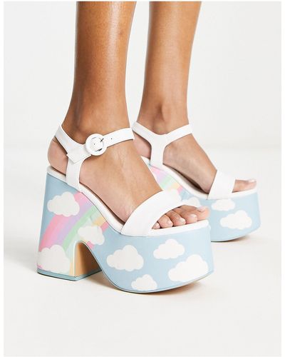 Daisy Street – absatz-sandalen mit weißem wolkenprint und plateausohle