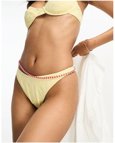 PacSun Emma - slip bikini con scollo arrotondato gialli con margherite - Giallo
